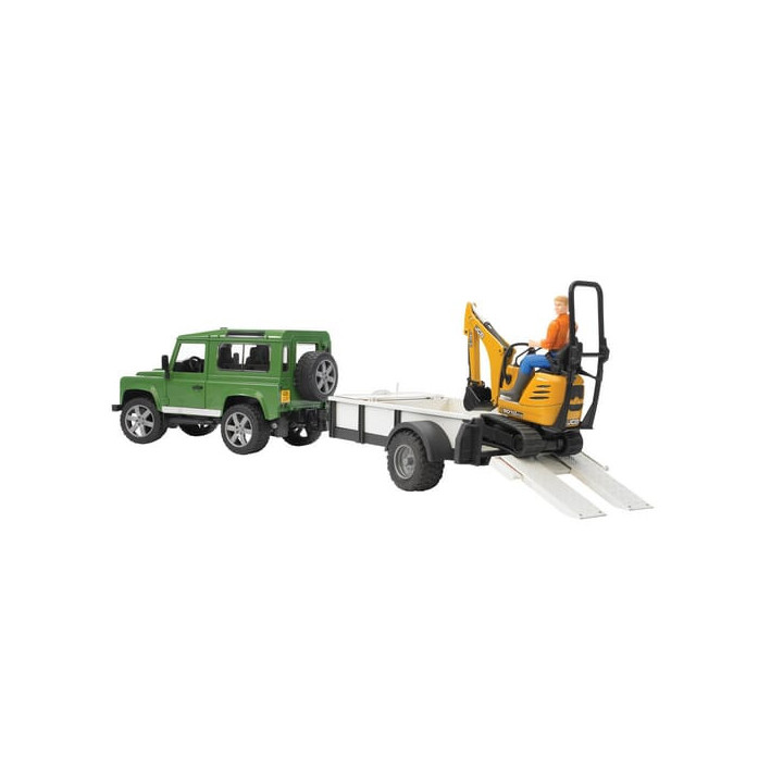 Samochód Land Rover z lawetą i minikoparką JCB 8010 CTS Bruder 02593 - widok z przodu